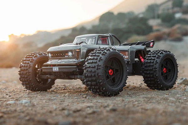 OUTCAST 4S V2 BLX - RTR MONSTER TRUCK 1:10 - GUN METAL - Image 11