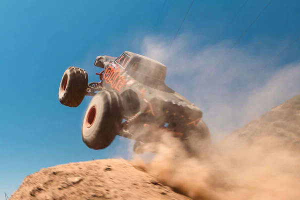 QUAKE 223S DSC 2WD - RTR MONSTER TRUCK 1:10 - ROSSO - Image 12