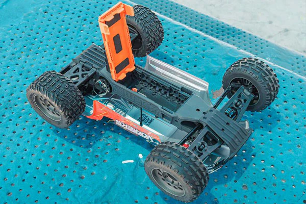 VORTEKS MEGA 550 2WD - RTR STADIUM TRUCK 1:10 - ORANGE - Image 16