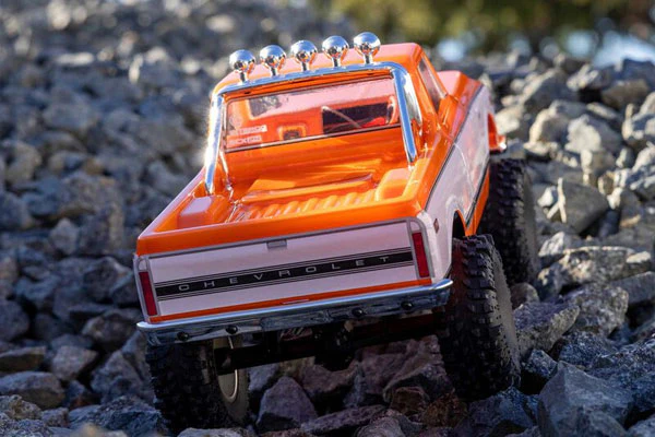SCX24 CHEVROLET C10 4WD 1967-1972- RTR ROCK CRAWLER 1:24 - ORANGE - Image 17