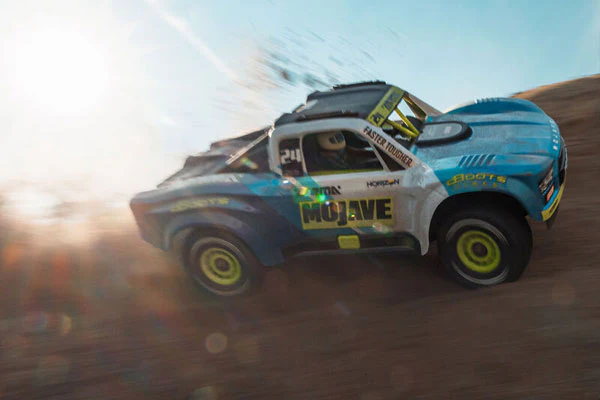 MOJAVE GROM MEGA 380 4X4 - RTR SHORT COURSE 1:16 - BLU/BIANCO - Image 12